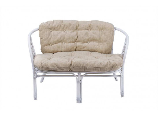 Диван из ротанга Багама с простой светлой подушкой