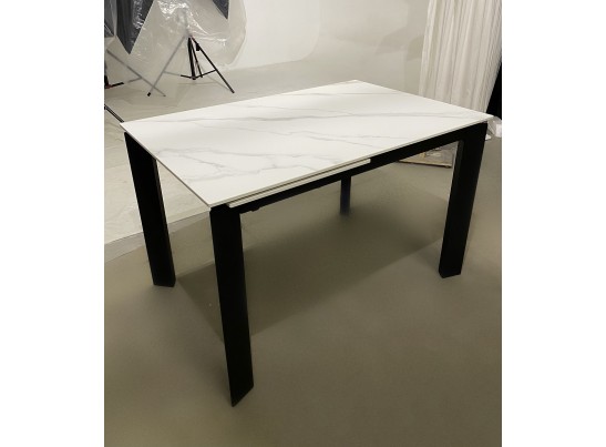 Стол CORNER 120 MATT WHITE MARBLE SOLID CERAMIC / BLACK, ®DISAUR