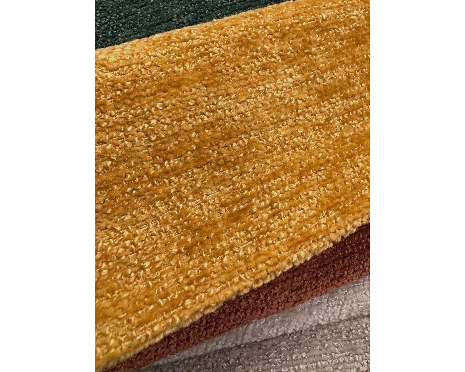 Стул SNUG 3018-08 горчичный, шенилл / черный каркас, ®DISAUR